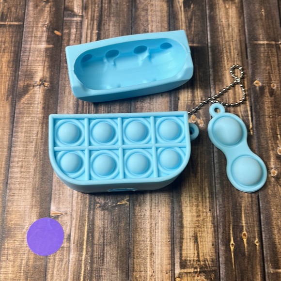 5for$10 Baby Blue Pop it AirPods Pro silicone protective case with Keychain - Picture 3 of 4